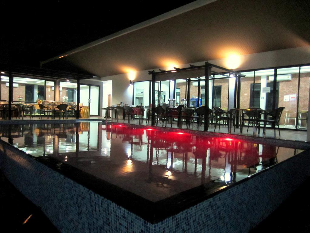 Hotel Life Grand Chiang Mai Esterno foto